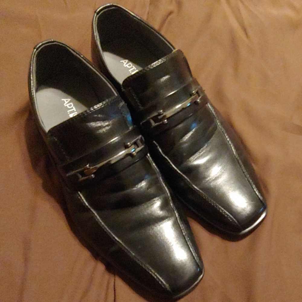 Men's dress shoes
